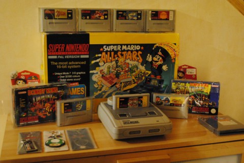 Super Nintendo med Mario Allstars-motiv.